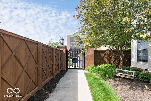 654 N Senate Ave, Indianapolis, IN 46202 - view of gate