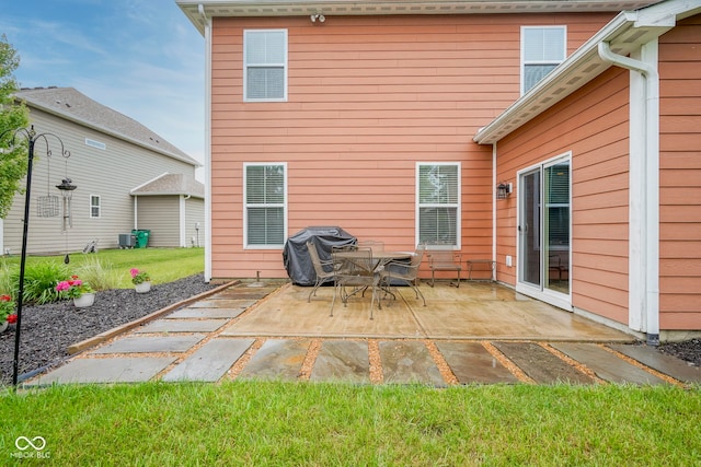 548 Gosford Ct, Westfield, IN 46074 - rear view of house featuring a patio area and a yard