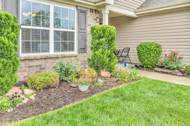 10731 Jimmy Lake Dr, Indianapolis, IN 46239 - view of green lawn