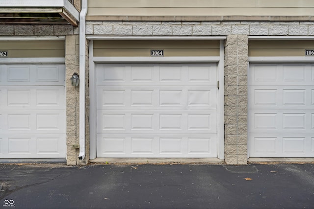 1064 Reserve Way, Indianapolis, IN 46220 - view of garage