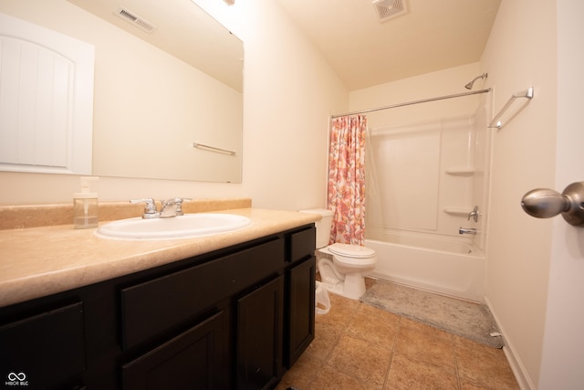 4712 Clairmont Dr, Columbus, IN 47203 - full bath with vanity, toilet, and shower / tub combo with curtain
