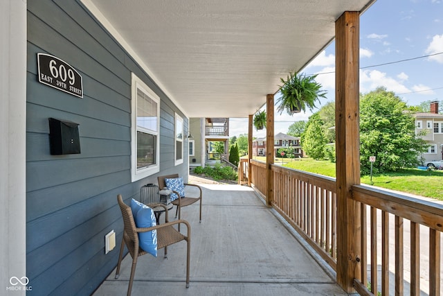 609 E 39th St, Indianapolis, IN 46205 - view of covered porch