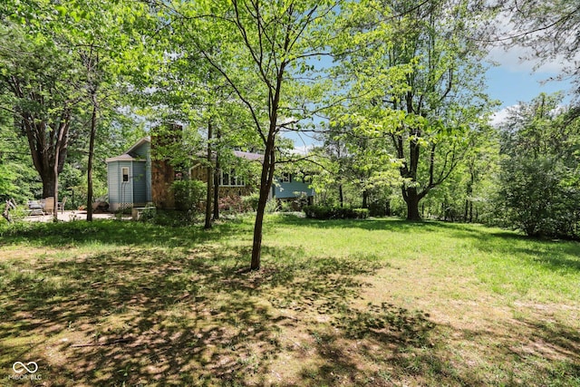 9240 E Woodview Dr, Bloomington, IN 47401 - view of grassy yard