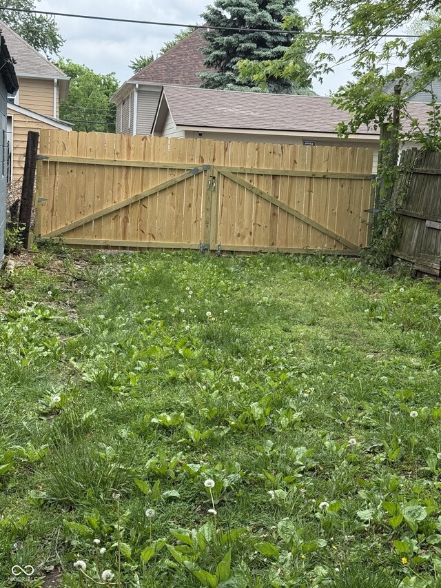 23 S Holmes Ave, Indianapolis, IN 46222 - view of yard with fence