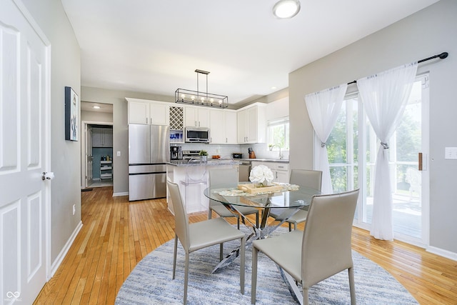 14135 Nicholas Dr, Carmel, IN 46074 - dining room with light wood-style flooring, baseboards, and recessed lighting
