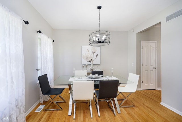 14135 Nicholas Dr, Carmel, IN 46074 - dining room featuring light wood-style flooring, a chandelier, and baseboards