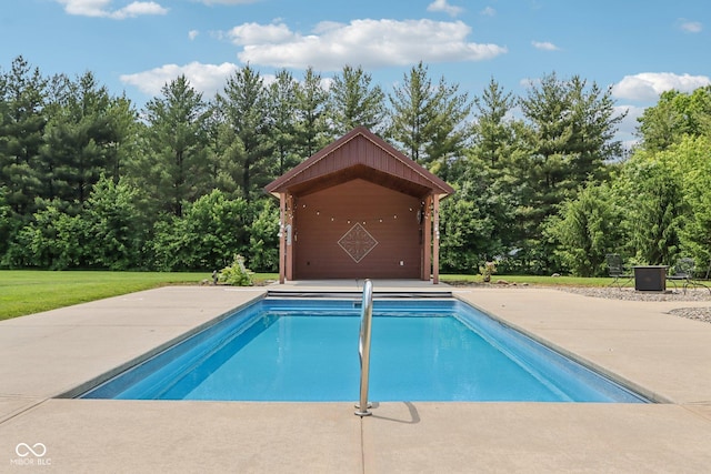 2825 S State Road 267, Plainfield, IN 46168 - swimming pool featuring an outbuilding