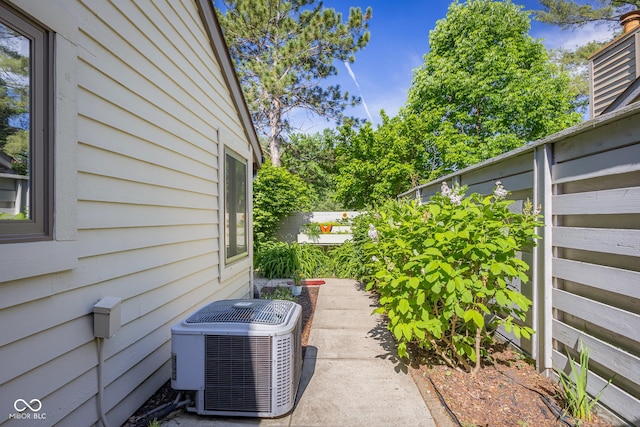 740 Carya Sq, Columbus, IN 47201 - view of yard with central AC unit and fence