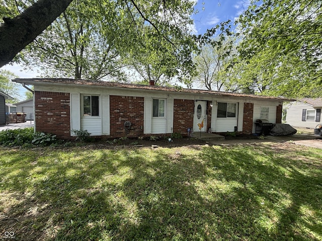 2015 Rosewood Dr, Anderson, IN 46011 - ranch-style house featuring a front yard and brick siding