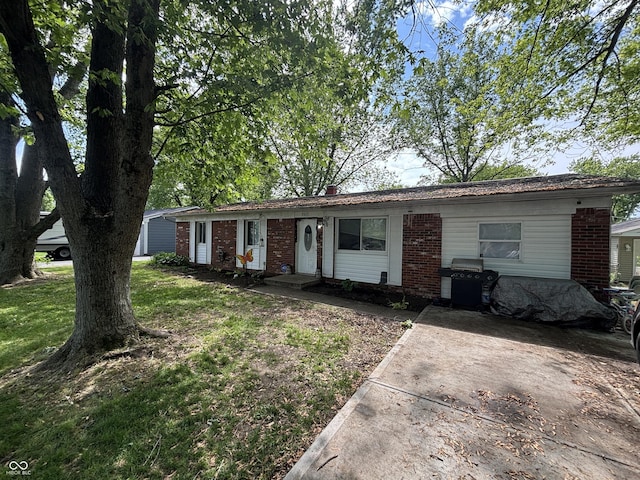 2015 Rosewood Dr, Anderson, IN 46011 - single story home with brick siding and a front lawn