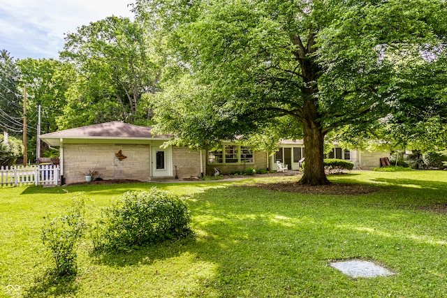 6220 Spring Mill Rd, Indianapolis, IN 46260 - view of yard