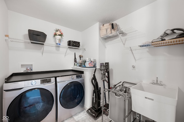 15580 Garrano Ln, Fishers, IN 46040 - laundry room featuring washer and clothes dryer