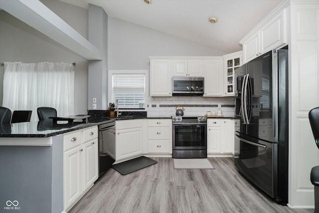 7838 Chesapeake Dr E, Indianapolis, IN 46236 - kitchen featuring stainless steel appliances, lofted ceiling, a peninsula, decorative backsplash, and white cabinetry