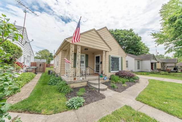 1913 Pennsylvania St, Columbus, IN 47201 - bungalow-style home with covered porch and central AC