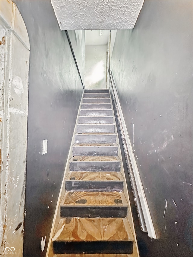 2006 N Olney St, Indianapolis, IN 46218 - view of stairway