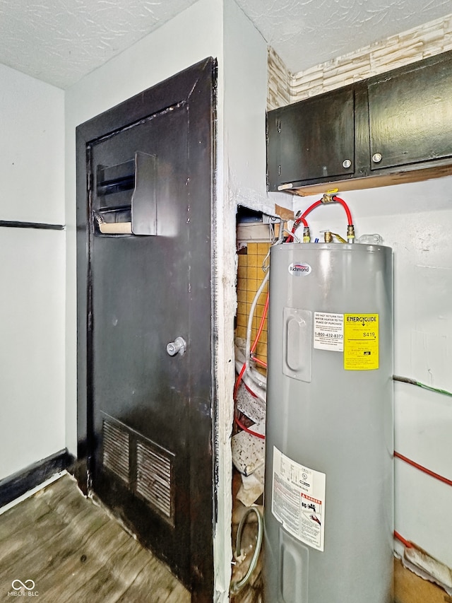 2006 N Olney St, Indianapolis, IN 46218 - utility room with electric water heater