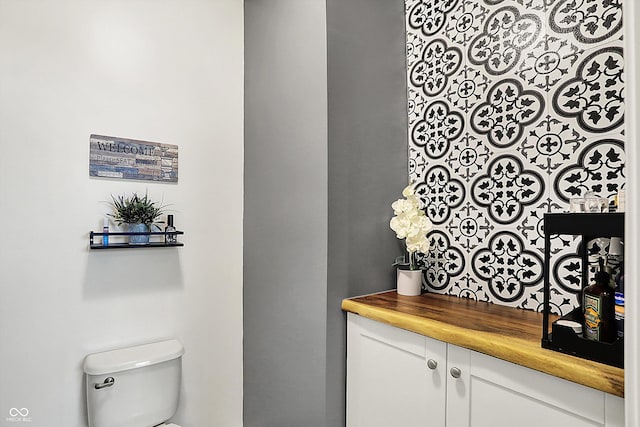 bathroom featuring toilet