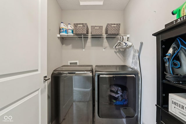 220 Sawdust Trl, Greenfield, IN 46140 - laundry room with washing machine and clothes dryer