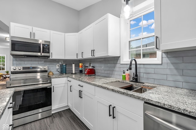 353 S Indiana St, Danville, IN 46122 - kitchen featuring stainless steel appliances, a sink, dark wood finished floors, and white cabinetry