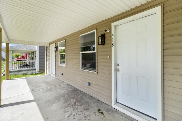 418 Harlan St, Indianapolis, IN 46201 - entrance to property with covered porch