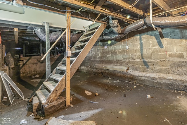 418 Harlan St, Indianapolis, IN 46201 - below grade area with crawl space