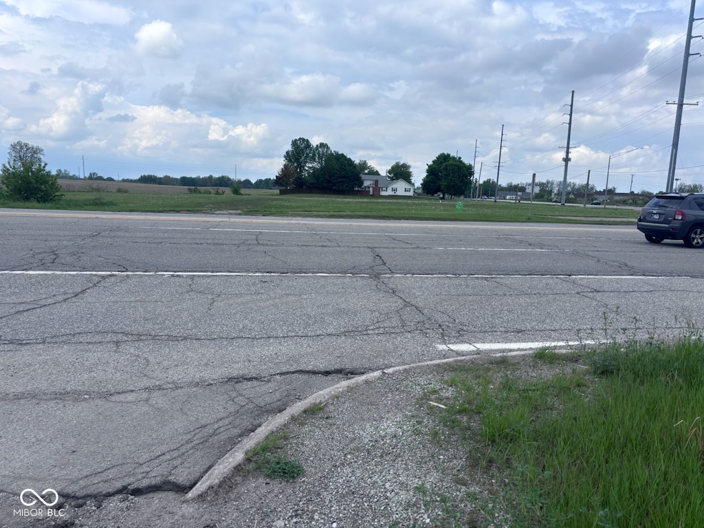 750 S Michigan St, Lapaz, IN 46537