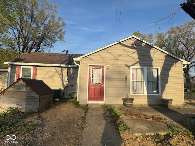 2931 Byrkit St, Indianapolis, IN 46217 - bungalow-style house with a patio