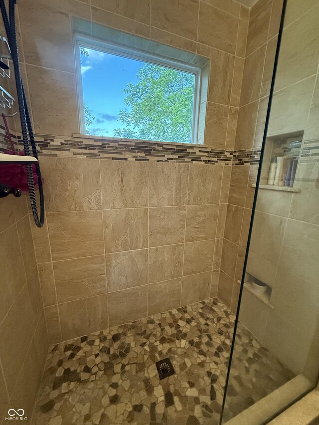 9535 Longwell Dr, Indianapolis, IN 46240 - bathroom featuring a tile shower