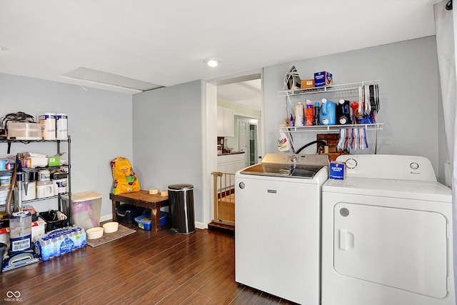 356 Daugherty St, Columbus, IN 47201 - washroom featuring independent washer and dryer, dark wood-style floors, and baseboards