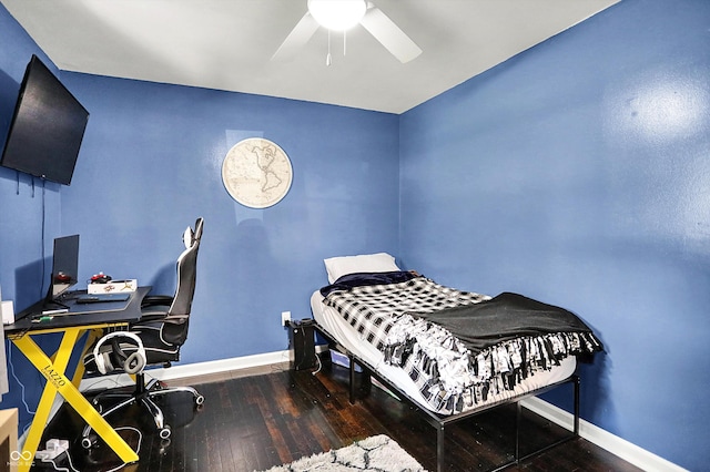 356 Daugherty St, Columbus, IN 47201 - bedroom with hardwood / wood-style flooring, baseboards, and a desk