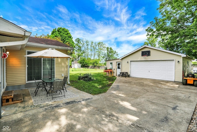 356 Daugherty St, Columbus, IN 47201 - view of detached garage