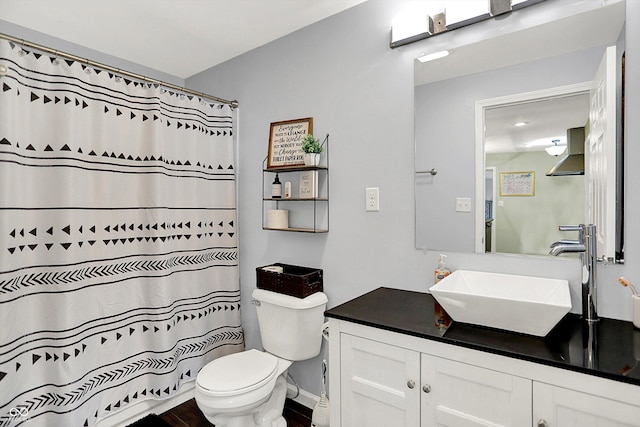 356 Daugherty St, Columbus, IN 47201 - full bathroom featuring toilet, vanity, a shower with curtain, and baseboards