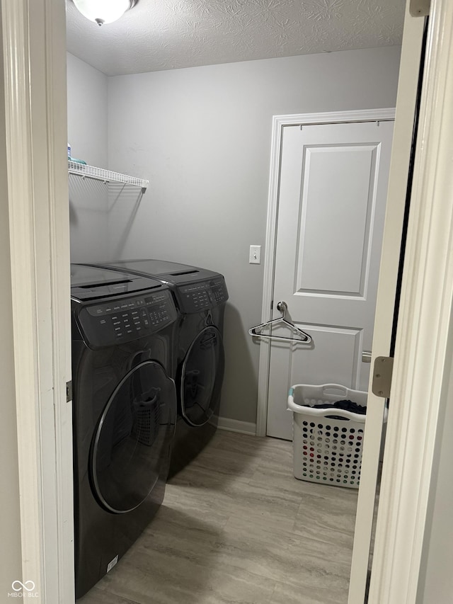 8241 Morera Ct, Indianapolis, IN 46237 - laundry room featuring washer and clothes dryer and baseboards