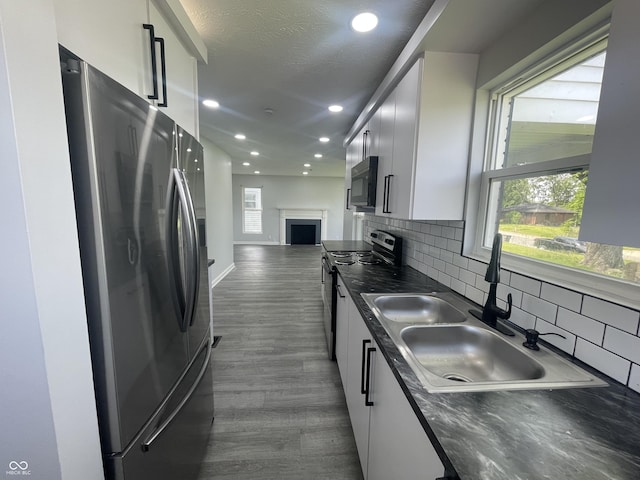2911 E 35th St, Indianapolis, IN 46218 - kitchen featuring appliances with stainless steel finishes, a sink, dark countertops, recessed lighting, and decorative backsplash
