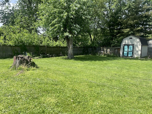 7824 Hearthstone Way, Indianapolis, IN 46227 - view of yard