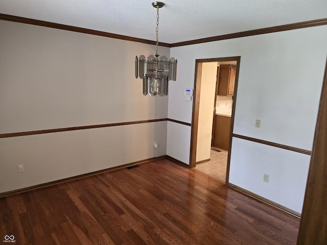 1805 River Run Trl, Fort Wayne, IN 46825 - spare room with a chandelier, wood finished floors, a textured ceiling, crown molding, and baseboards