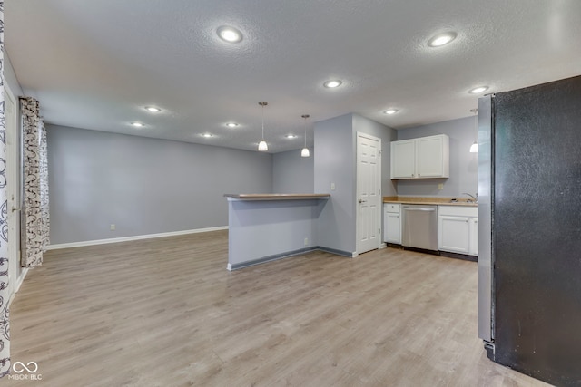 521 Elmhurst Pl, Whiteland, IN 46184 - kitchen with stainless steel appliances, baseboards, a textured ceiling, light wood finished floors, and white cabinetry