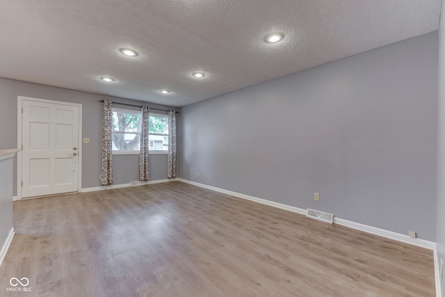 521 Elmhurst Pl, Whiteland, IN 46184 - unfurnished room with a textured ceiling, light wood-style floors, baseboards, and recessed lighting