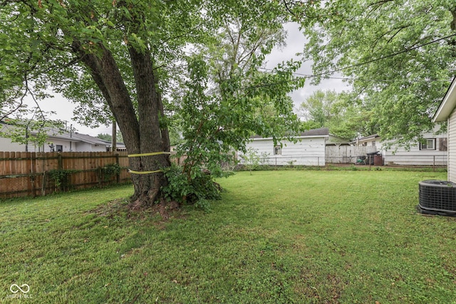 521 Elmhurst Pl, Whiteland, IN 46184 - view of yard featuring central AC