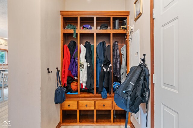 7978 Park Meadows Dr, Brownsburg, IN 46112 - view of mudroom