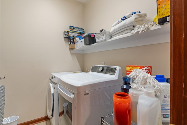 7978 Park Meadows Dr, Brownsburg, IN 46112 - laundry area featuring independent washer and dryer and baseboards