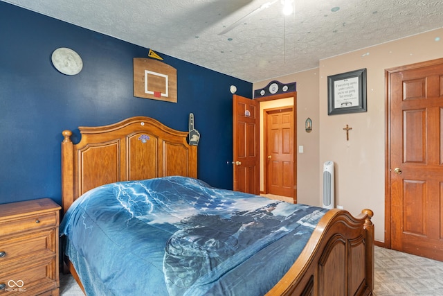 7978 Park Meadows Dr, Brownsburg, IN 46112 - bedroom with light carpet and a textured ceiling