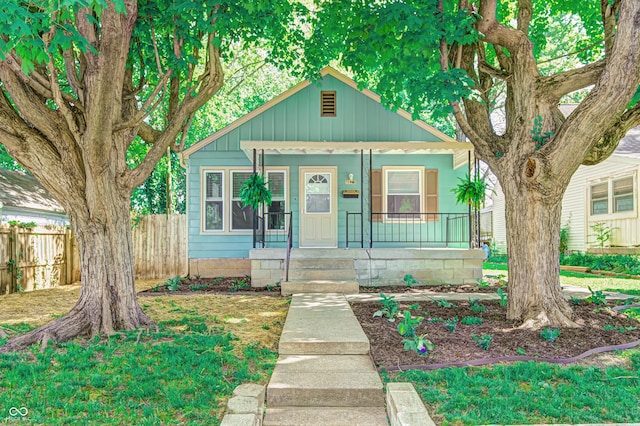 4621 E 17th St, Indianapolis, IN 46218 - view of front of property featuring a porch