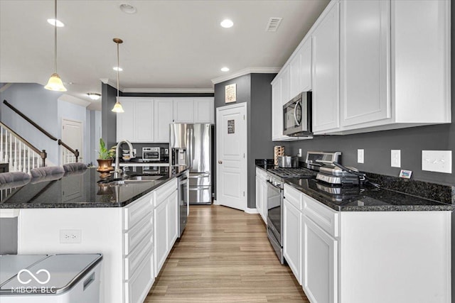 13495 Forest Glade Dr, Fishers, IN 46037 - kitchen with stainless steel appliances, a sink, light wood finished floors, white cabinets, and recessed lighting