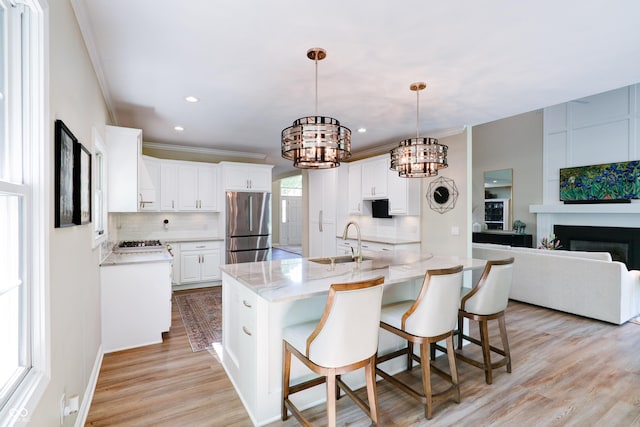 9154 Sargent Manor Ct, Indianapolis, IN 46256 - kitchen featuring freestanding refrigerator, a sink, tasteful backsplash, a chandelier, and gas cooktop