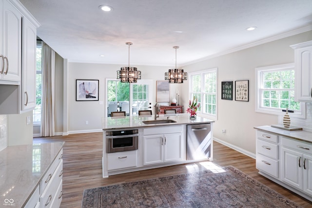 9154 Sargent Manor Ct, Indianapolis, IN 46256 - kitchen featuring a sink, stainless steel appliances, a chandelier, wood finished floors, and baseboards