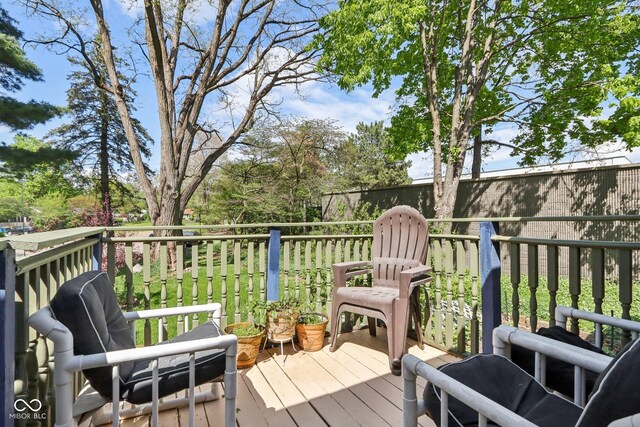 6210 Mckinley Ct, Indianapolis, IN 46220 - view of deck