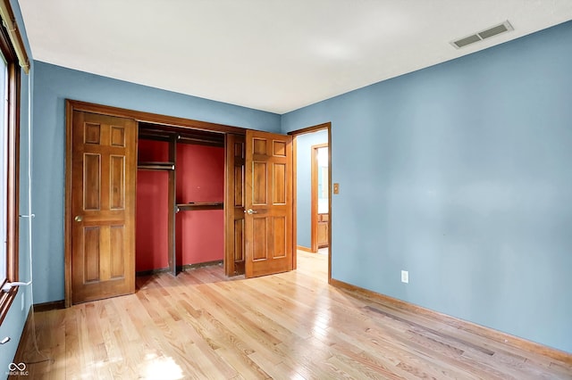 50 Charing Cross Rd, Indianapolis, IN 46217 - unfurnished bedroom with light wood finished floors, baseboards, and a closet