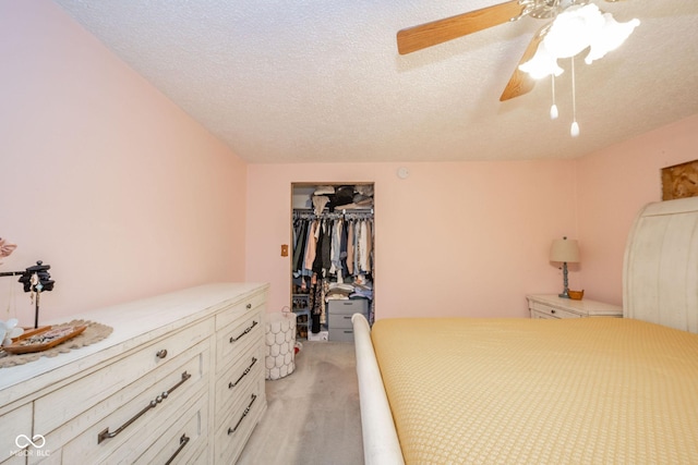 313 S Walnut St, New Castle, IN 47362 - bedroom featuring light carpet, a closet, a textured ceiling, and a ceiling fan