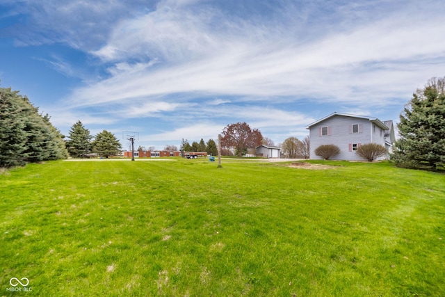 313 S Walnut St, New Castle, IN 47362 - view of grassy yard